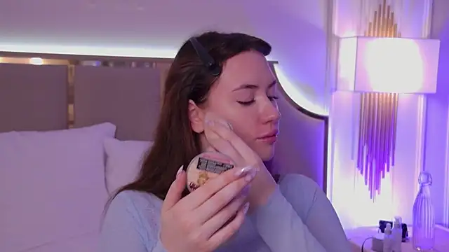 Snapshot of MeganStrain chatting on September 27, 3:11 am MeganStrain online show from September 27, 3:11 am