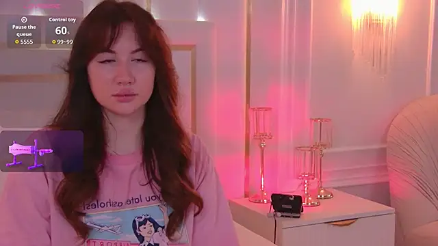 Snapshot of MeganStrain chatting on October 3, 3:36 am MeganStrain online show from October 3, 3:36 am