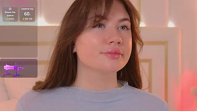 Snapshot of MeganStrain chatting on October 5, 3:05 am MeganStrain online show from October 5, 3:05 am