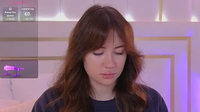 Snapshot of MeganStrain chatting on October 6, 3:15 am MeganStrain online show from October 6, 3:15 am