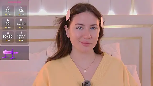 Snapshot of MeganStrain chatting on October 7, 3:25 am MeganStrain online show from October 7, 3:25 am