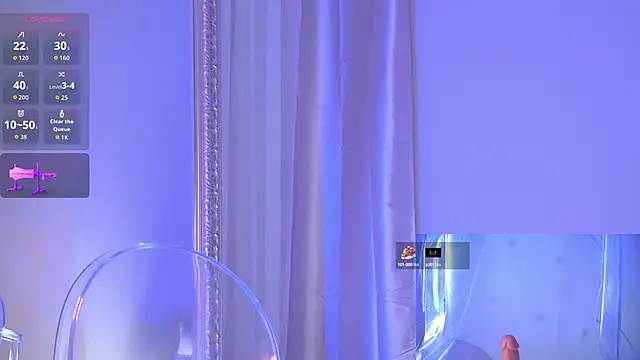 Snapshot of MeganStrain chatting on October 14, 3:29 am MeganStrain online show from October 14, 3:29 am