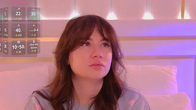 Snapshot of MeganStrain chatting on October 17, 3:31 am MeganStrain online show from October 17, 3:31 am