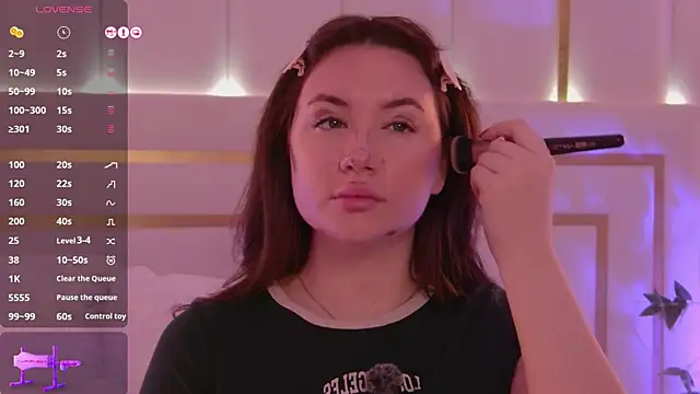 Snapshot of MeganStrain chatting on November 20, 3:18 am MeganStrain online show from November 20, 3:18 am