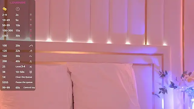 Snapshot of MeganStrain chatting on November 28, 3:20 am MeganStrain online show from November 28, 3:20 am