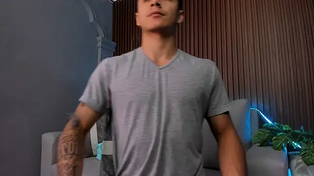 Snapshot of Leo_santoro chatting on September 9, 12:48 pm Leo santoro online show from September 9, 12:48 pm