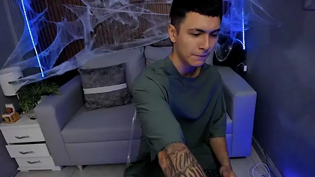 Snapshot of Leo_santoro chatting on October 9, 1:09 pm Leo santoro online show from October 9, 1:09 pm