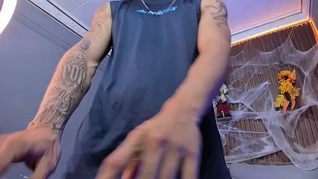 Snapshot of Leo_santoro chatting on October 10, 12:48 pm Leo santoro online show from October 10, 12:48 pm