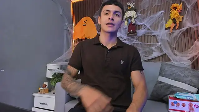 Snapshot of Leo_santoro chatting on October 11, 1:42 pm Leo santoro online show from October 11, 1:42 pm