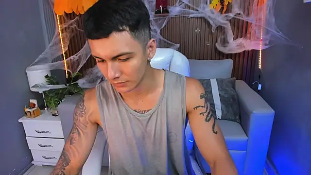 Snapshot of Leo_santoro chatting on October 22, 3:45 pm Leo santoro online show from October 22, 3:45 pm