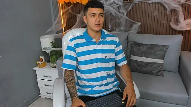 Snapshot of Leo_santoro chatting on October 23, 2:05 pm Leo santoro online show from October 23, 2:05 pm