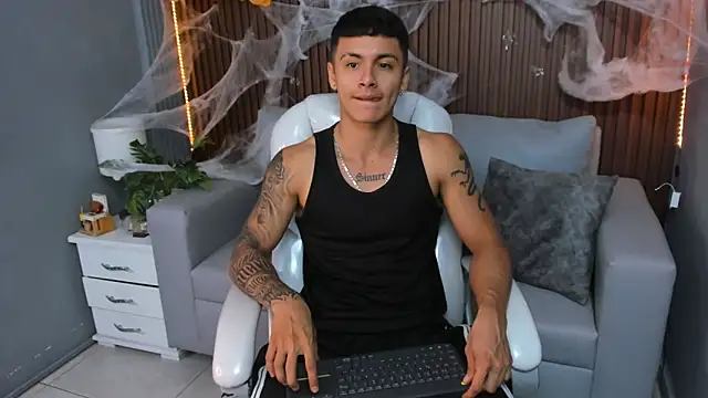 Snapshot of Leo_santoro chatting on October 24, 1:29 pm Leo santoro online show from October 24, 1:29 pm