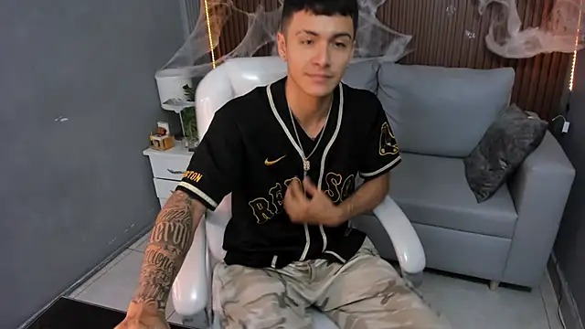 Snapshot of Leo_santoro chatting on October 25, 2:13 pm Leo santoro online show from October 25, 2:13 pm