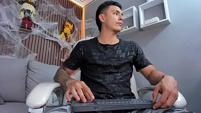 Snapshot of Leo_santoro chatting on October 28, 2:31 pm Leo santoro online show from October 28, 2:31 pm