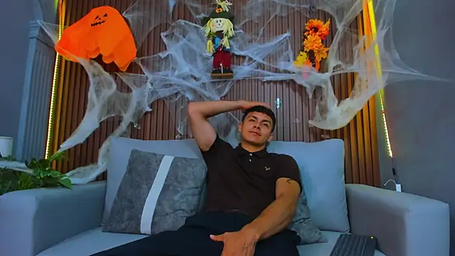 Snapshot of Leo_santoro chatting on October 30, 1:34 pm Leo santoro online show from October 30, 1:34 pm