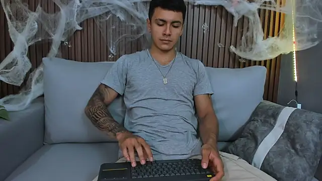 Snapshot of Leo_santoro chatting on November 1, 2:19 pm Leo santoro online show from November 1, 2:19 pm