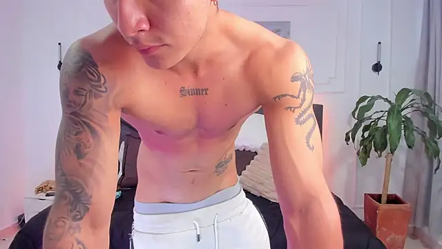 Snapshot of Leo_santoro chatting on November 3, 2:29 pm Leo santoro online show from November 3, 2:29 pm