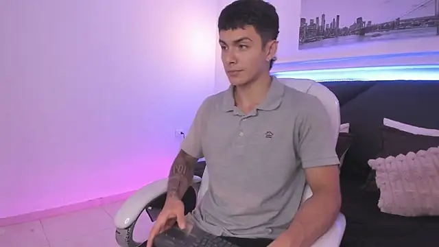 Snapshot of Leo_santoro chatting on November 4, 2:16 pm Leo santoro online show from November 4, 2:16 pm