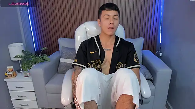 Snapshot of Leo_santoro chatting on November 6, 1:56 pm Leo santoro online show from November 6, 1:56 pm