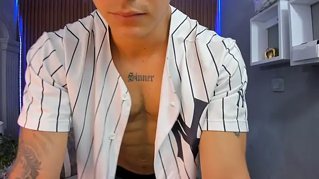 Snapshot of Leo_santoro chatting on November 7, 2:06 pm Leo santoro online show from November 7, 2:06 pm