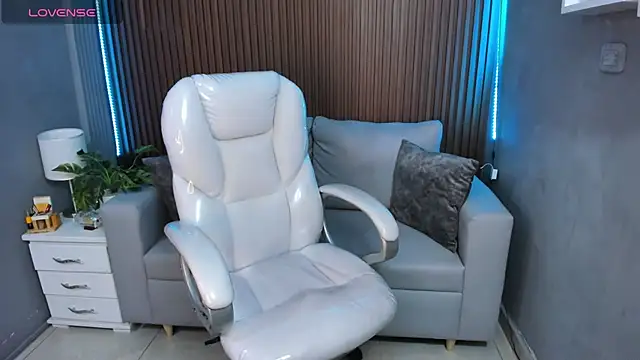 Snapshot of Leo_santoro chatting on November 10, 2:49 pm Leo santoro online show from November 10, 2:49 pm