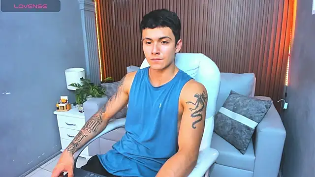 Snapshot of Leo_santoro chatting on November 12, 4:18 pm Leo santoro online show from November 12, 4:18 pm