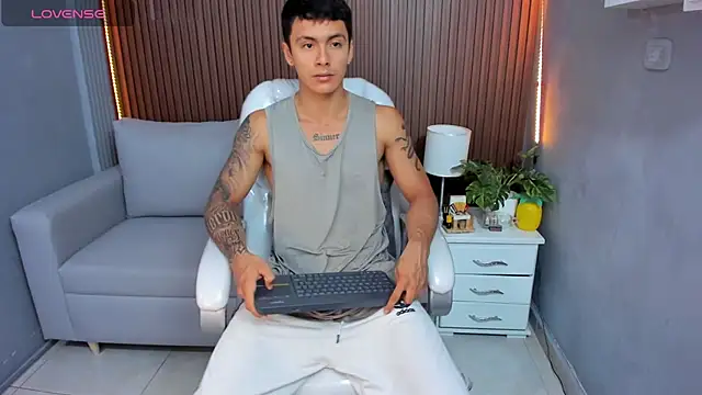 Snapshot of Leo_santoro chatting on November 14, 1:54 pm Leo santoro online show from November 14, 1:54 pm