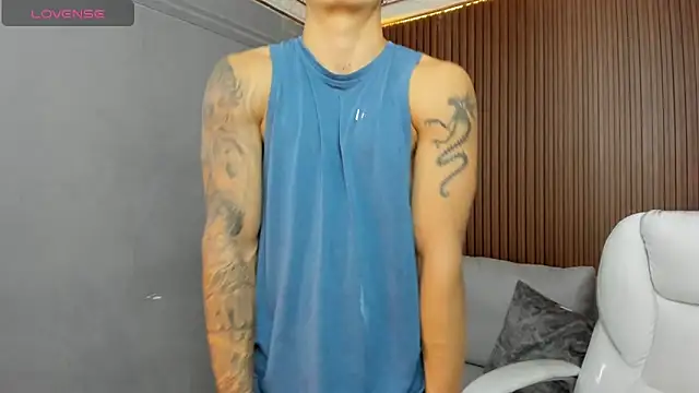 Snapshot of Leo_santoro chatting on November 21, 2:27 pm Leo santoro online show from November 21, 2:27 pm