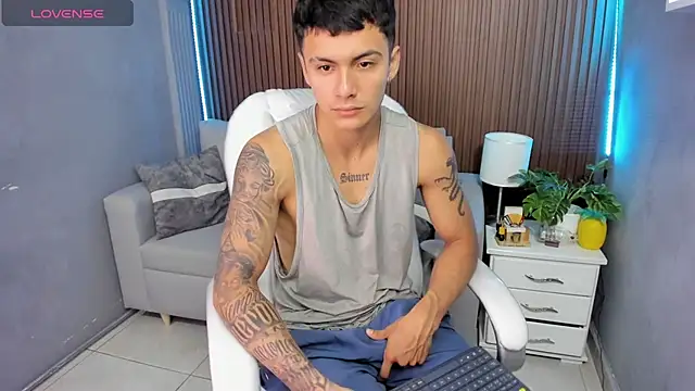 Snapshot of Leo_santoro chatting on November 27, 1:13 pm Leo santoro online show from November 27, 1:13 pm