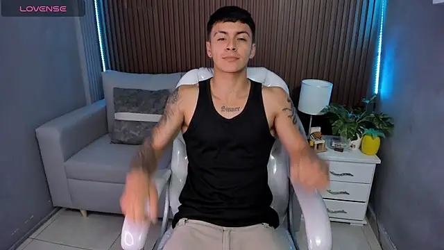 Snapshot of Leo_santoro chatting on November 28, 1:36 pm Leo santoro online show from November 28, 1:36 pm