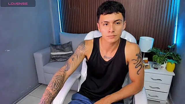 Snapshot of Leo_santoro chatting on November 29, 1:58 pm Leo santoro online show from November 29, 1:58 pm