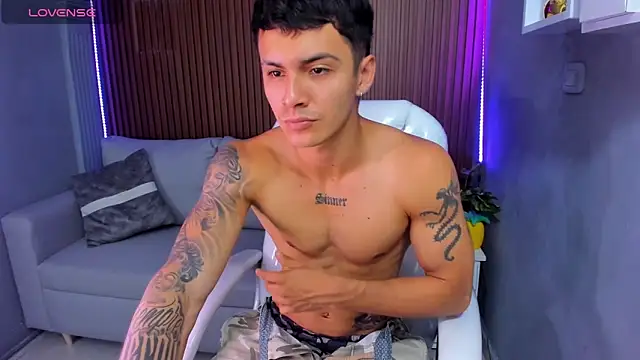 Snapshot of Leo_santoro chatting on December 3, 2:26 pm Leo santoro online show from December 3, 2:26 pm