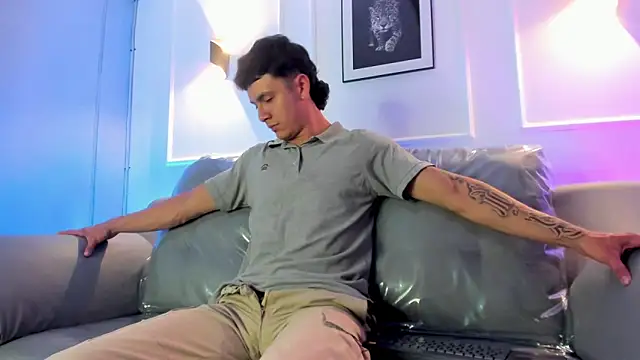 Leo santoro online show from April 7, 1:33 pm