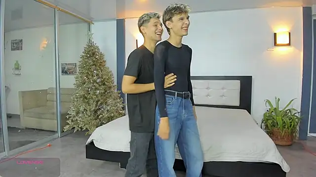 Bisexlifehot   online show from November 30, 11:09 pm