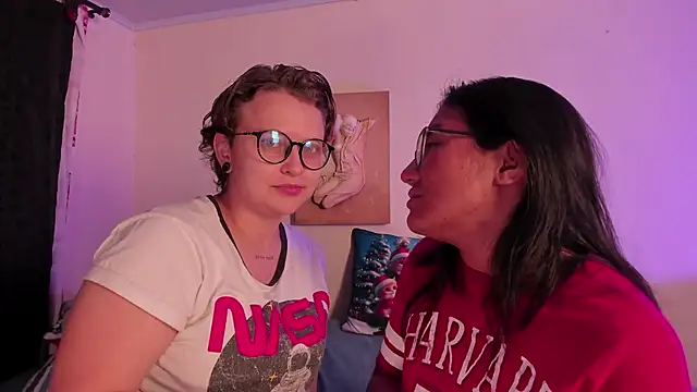 Snapshot of CrazyCakes_ chatting on November 26, 2:45 am CrazyCakes online show from November 26, 2:45 am