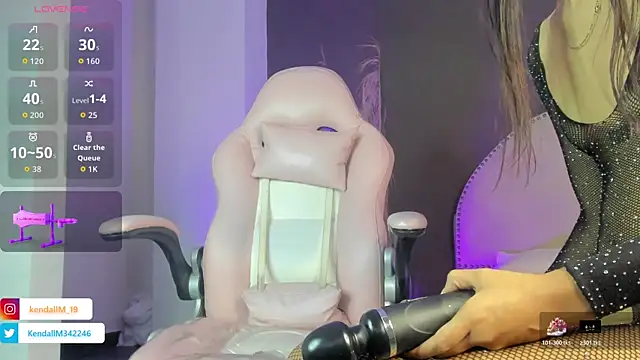 Snapshot of _Kendall_19 chatting on November 6, 8:10 pm Kendall 19 online show from November 6, 8:10 pm