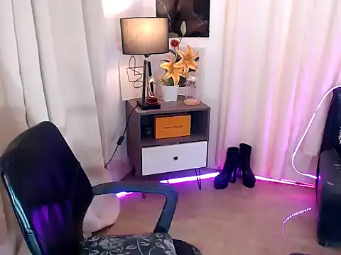 Snapshot of The_Fucking_Dolls chatting on November 26, 9:32 am The Fucking Dolls online show from November 26, 9:32 am