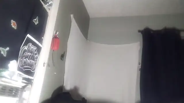 Snapshot of kaylikinky chatting on December 17, 5:24 am kaylikinky online show from December 17, 5:24 am