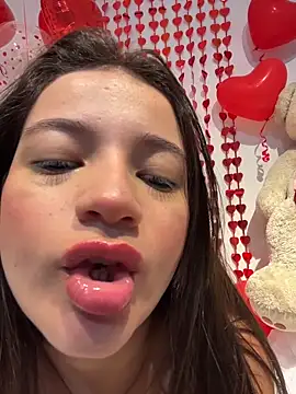 LUNAA    online show from February 11, 3:44 am