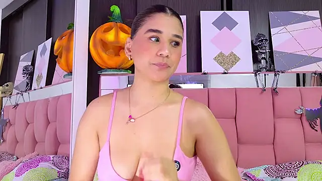 Snapshot of CriistallMuller chatting on October 14, 4:24 am CriistallMuller online show from October 14, 4:24 am