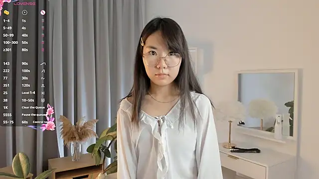 UdelaDodson online show from September 12, 3:34 pm