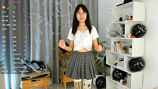 UdelaDodson online show from October 30, 1:07 am