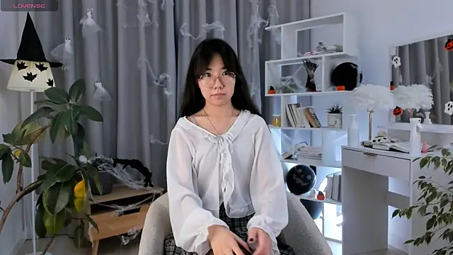 UdelaDodson online show from November 3, 1:19 am