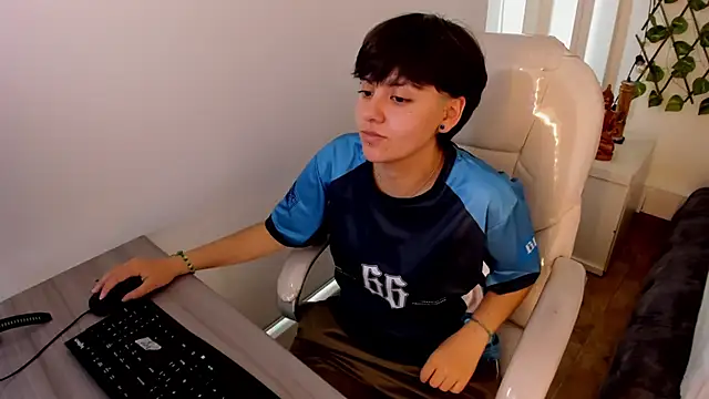 Snapshot of Nathaly_ds chatting on December 2, 7:42 pm Nathaly ds online show from December 2, 7:42 pm