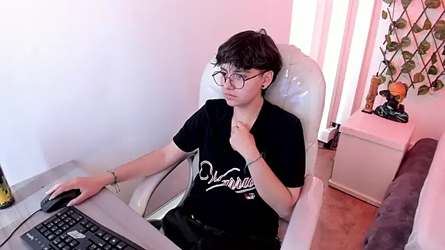 Snapshot of Nathaly_ds chatting on December 13, 7:53 pm Nathaly ds online show from December 13, 7:53 pm