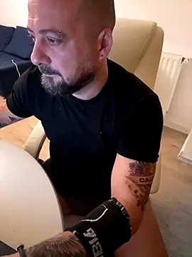 Snapshot of DavidMaros chatting on September 19, 5:42 am DavidMaros online show from September 19, 5:42 am