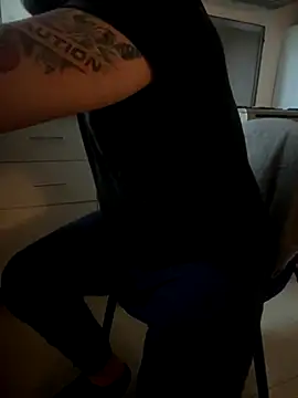 Snapshot of DavidMaros chatting on November 6, 5:52 am DavidMaros online show from November 6, 5:52 am