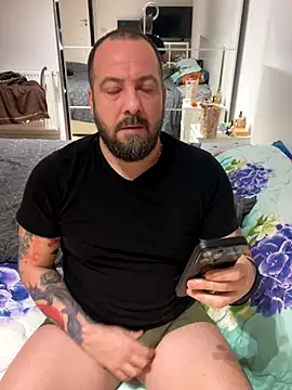 Snapshot of DavidMaros chatting on December 3, 6:54 am DavidMaros online show from December 3, 6:54 am