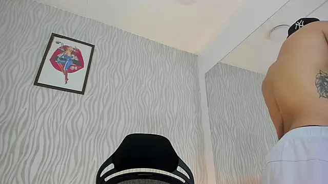 Snapshot of dylan_jacobx chatting on September 28, 3:23 am dylan jacobx online show from September 28, 3:23 am