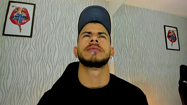 Snapshot of dylan_jacobx chatting on October 18, 3:42 am dylan jacobx online show from October 18, 3:42 am